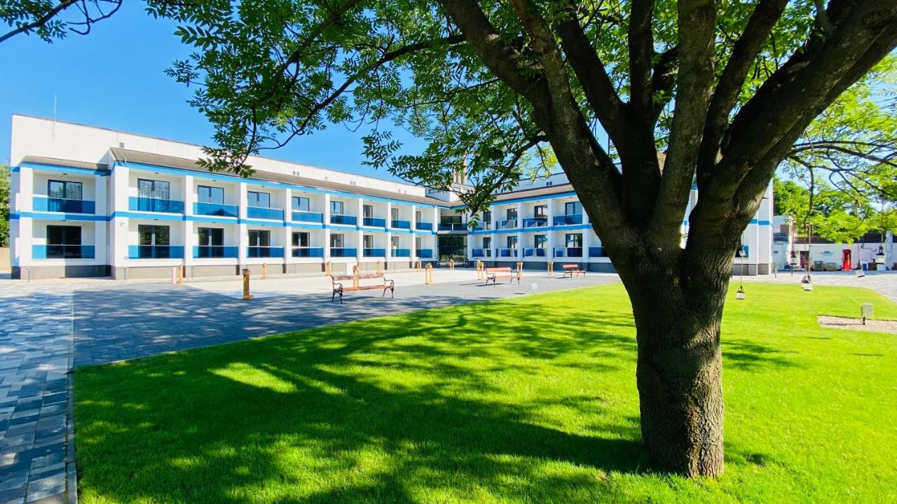 Nn Boutique Hotel Tiszaújváros Exterior foto