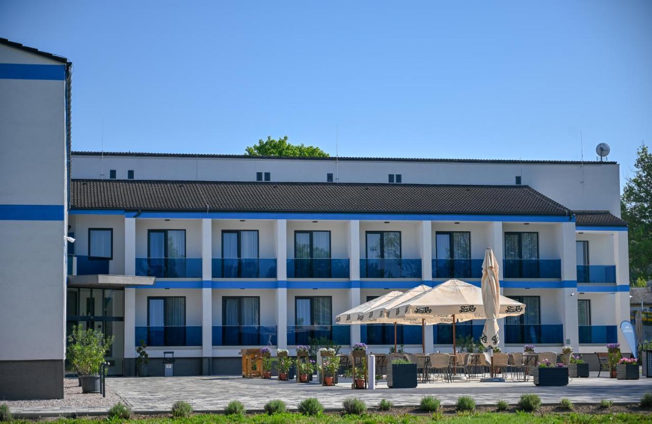 Nn Boutique Hotel Tiszaújváros Exterior foto