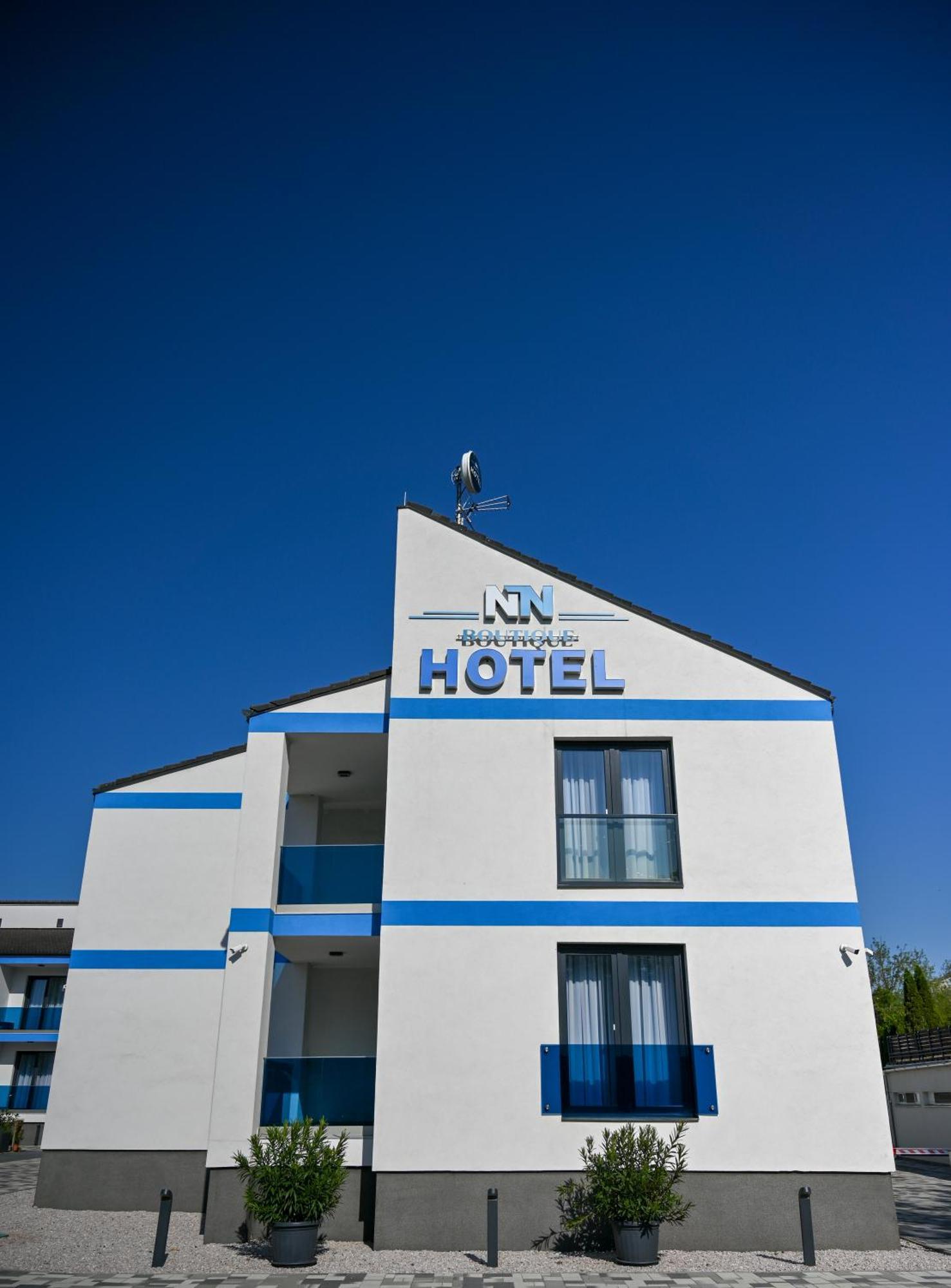 Nn Boutique Hotel Tiszaújváros Exterior foto